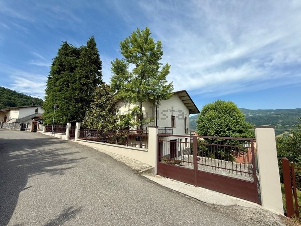 casa indipendente in vendita a Varsi