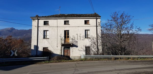 casa indipendente in vendita a Varsi in zona Leonardi