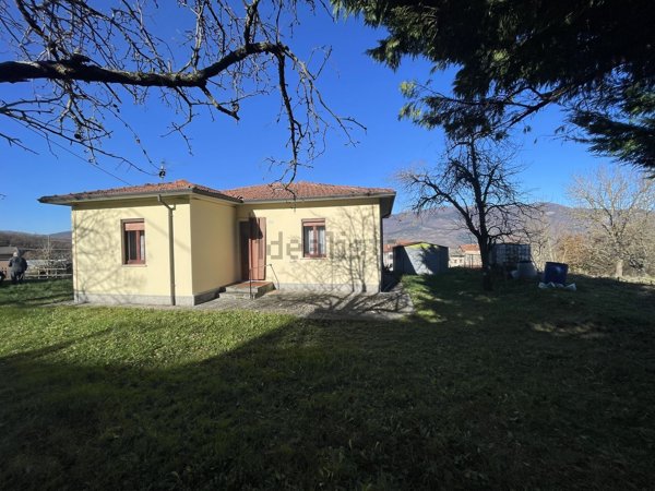 casa indipendente in vendita a Varsi in zona Pietracavata