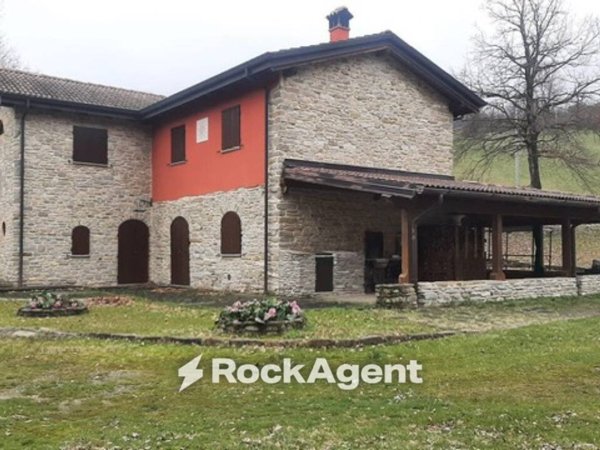 casa indipendente in vendita a Varsi