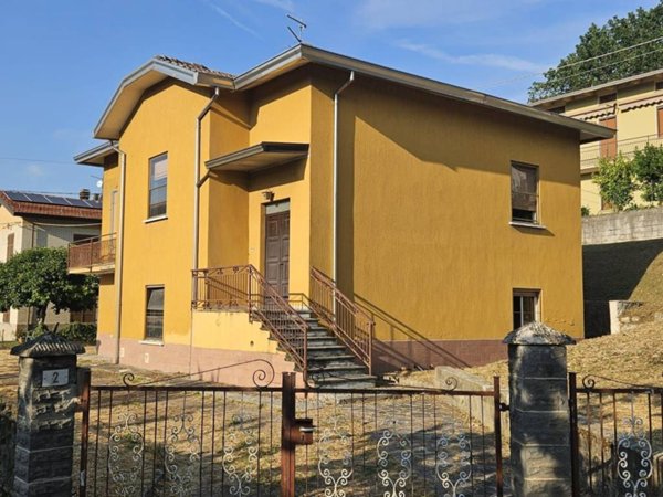 casa indipendente in vendita a Varsi in zona Peracchi