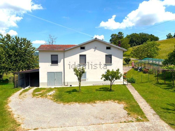 casa indipendente in vendita a Varsi