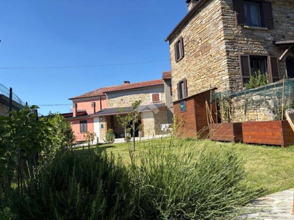 casa indipendente in vendita a Varsi in zona Rocca Barborini