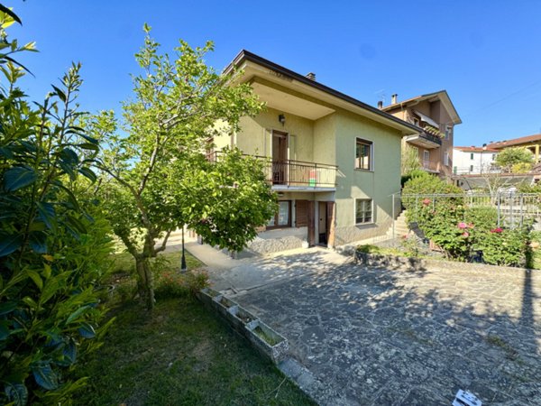 casa indipendente in vendita a Varsi
