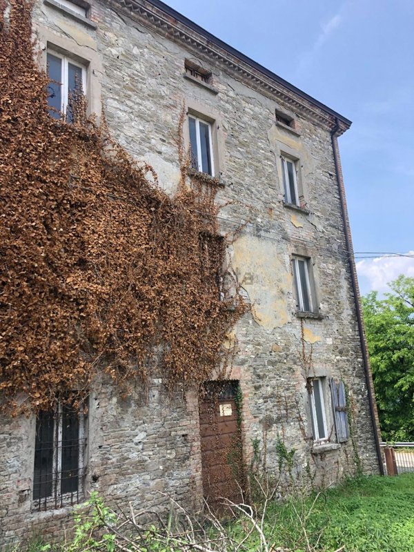 casa indipendente in vendita a Varsi