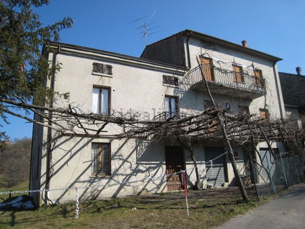 appartamento in vendita a Varsi in zona Rocca Barborini