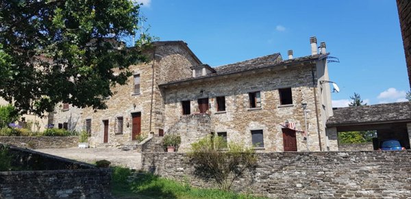 casale in vendita a Varsi in zona Corticella