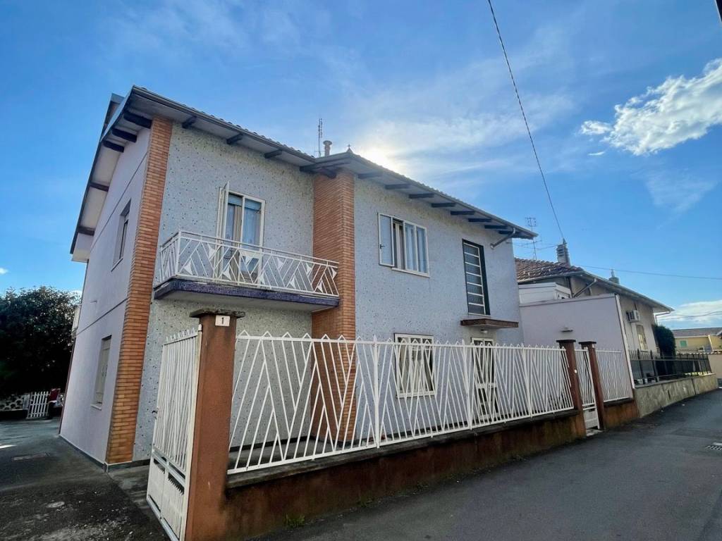 casa indipendente in vendita a Saluggia