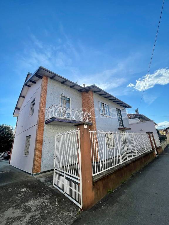 casa indipendente in vendita a Saluggia