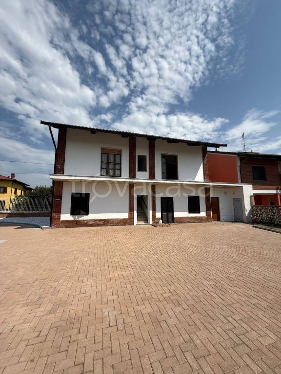 casa indipendente in vendita a Saluggia in zona Sant'Antonino di Saluggia