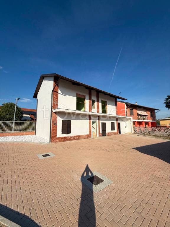 casa indipendente in vendita a Saluggia in zona Sant'Antonino di Saluggia