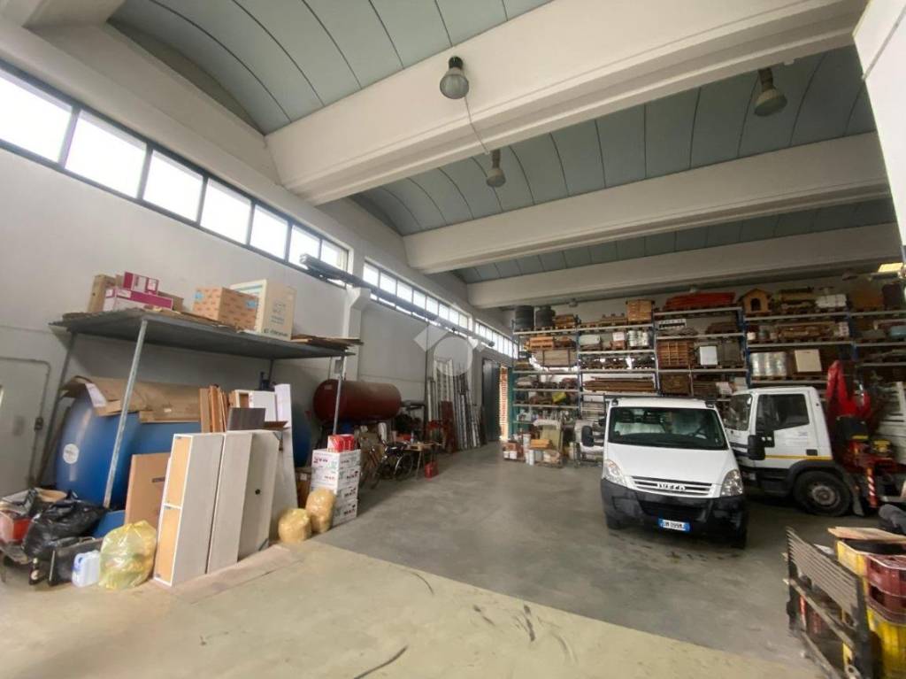 locale commerciale in vendita a Sissa Trecasali