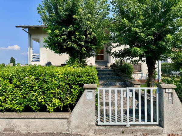 casa indipendente in vendita a Sissa Trecasali in zona Sissa