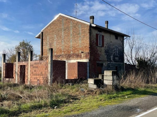 casa indipendente in vendita a Sissa Trecasali in zona Trecasali