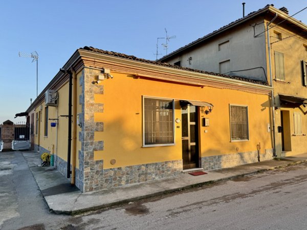 appartamento in vendita a Sissa Trecasali in zona Gramignazzo