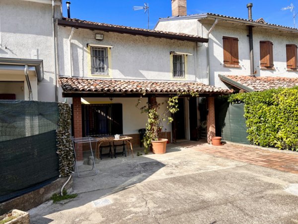 casa indipendente in vendita a Sissa Trecasali in zona San Nazzaro
