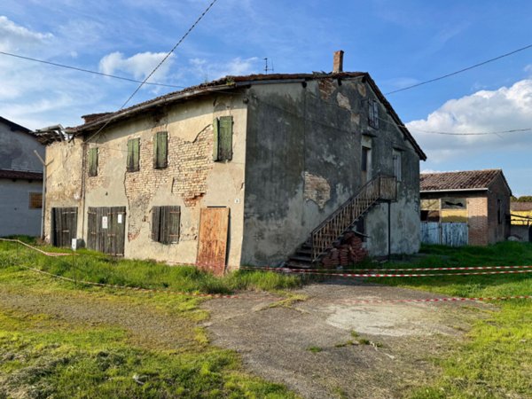rudere in vendita a Sissa Trecasali in zona Ronco Campo Canneto