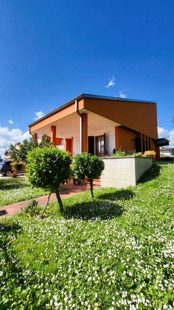 casa indipendente in vendita a Sissa Trecasali in zona Sissa