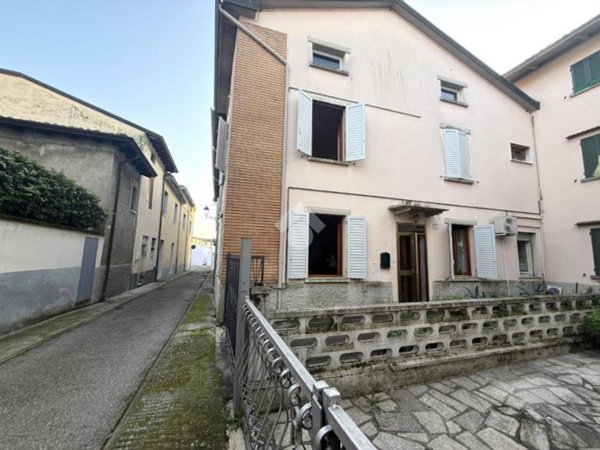 casa indipendente in vendita a Sissa Trecasali in zona Sissa
