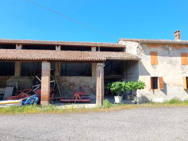 casa indipendente in vendita a Sissa Trecasali in zona San Nazzaro