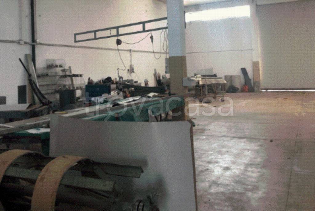 locale commerciale in vendita a Sissa Trecasali in zona Sissa