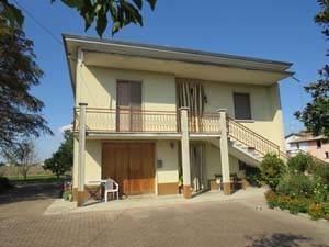 casa indipendente in vendita a Sissa Trecasali in zona San Nazzaro