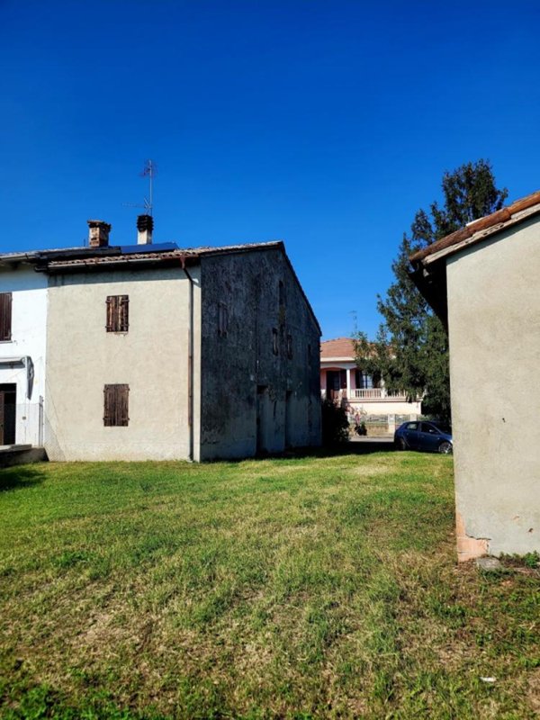 casa indipendente in vendita a Sissa Trecasali in zona Trecasali