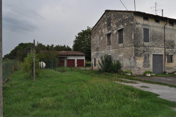 casale in vendita a Sissa Trecasali in zona San Quirico
