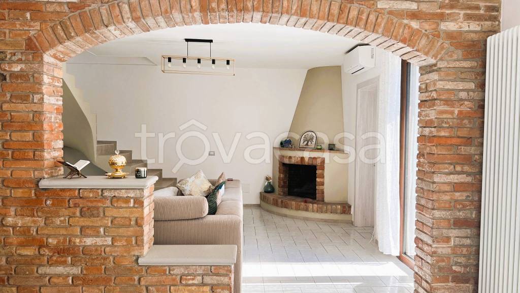 casa indipendente in vendita a Sissa Trecasali in zona Sissa