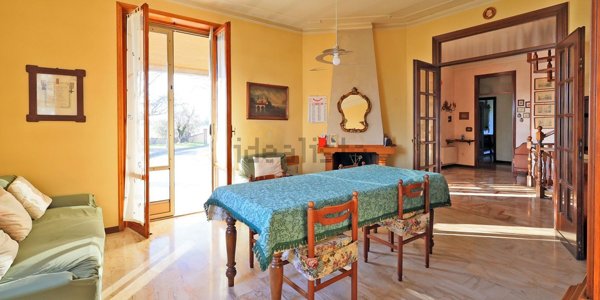 casa indipendente in vendita a Sissa Trecasali