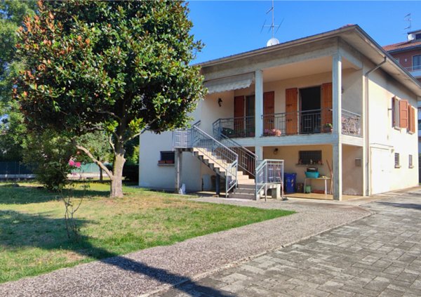 casa indipendente in vendita a Sissa Trecasali in zona Trecasali