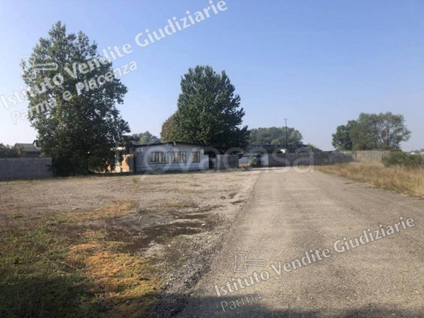 locale commerciale in vendita a Sissa Trecasali in zona Sissa