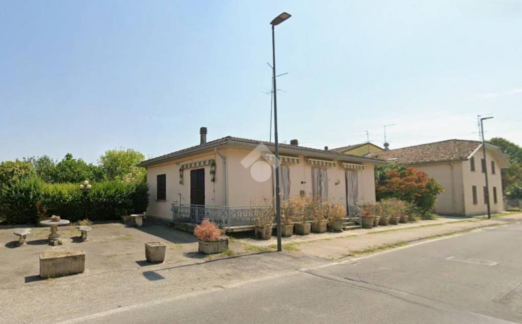 casa indipendente in vendita a Sissa Trecasali