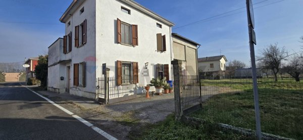 casa indipendente in vendita a Sissa Trecasali in zona Torricella