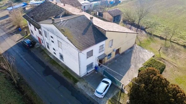 casa indipendente in vendita a Sissa Trecasali in zona San Nazzaro