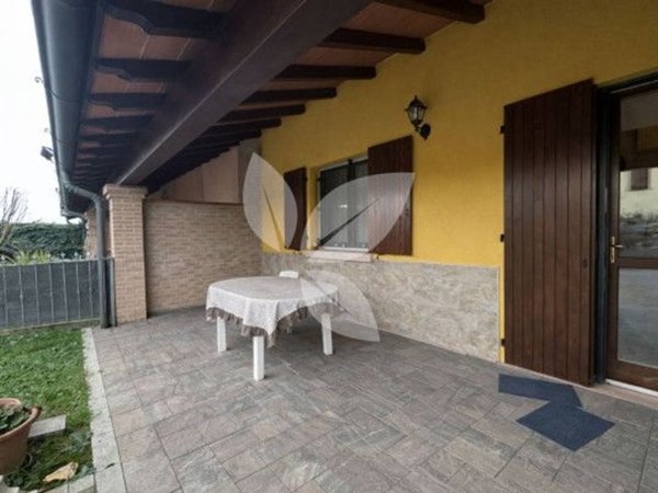 casa indipendente in vendita a Sissa Trecasali in zona Sissa