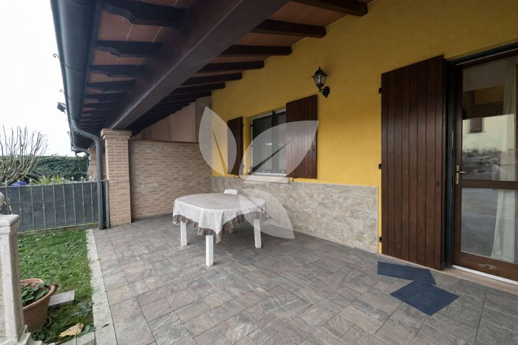 casa indipendente in vendita a Sissa Trecasali in zona Sissa