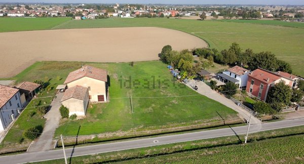 terreno edificabile in vendita a Sissa Trecasali in zona Casalfoschino