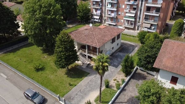 casa indipendente in vendita a Sissa Trecasali in zona Trecasali