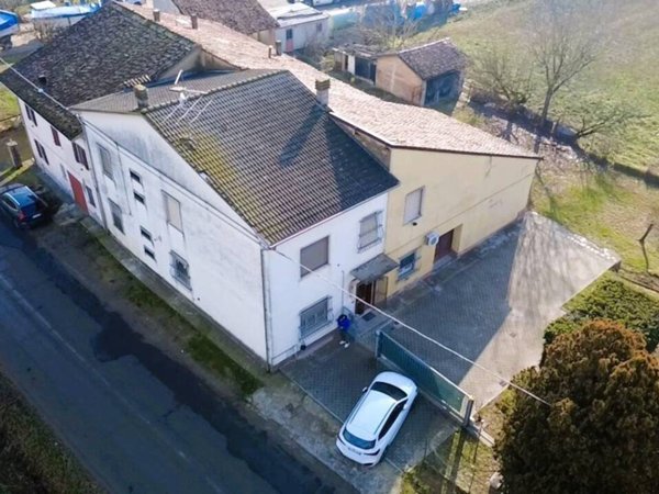 casa indipendente in vendita a Sissa Trecasali in zona San Nazzaro