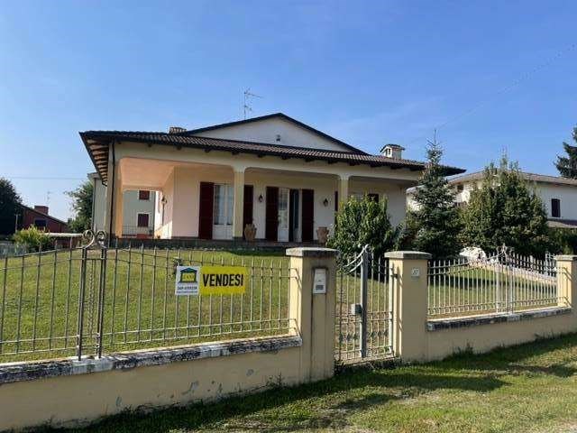 casa indipendente in vendita a Polesine Zibello in zona Zibello