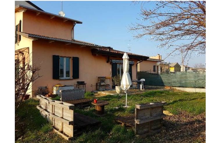 casa indipendente in vendita a Polesine Zibello