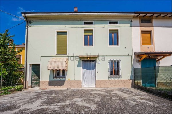 casa semindipendente in vendita a Polesine Zibello in zona Santa Croce