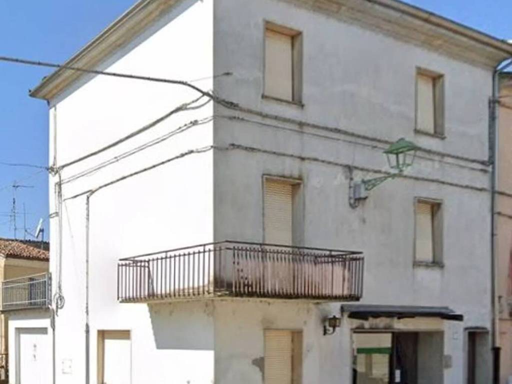 negozio in vendita a Polesine Zibello in zona Polesine Parmense
