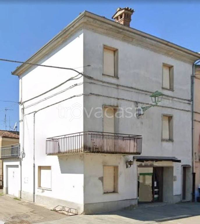 negozio in vendita a Polesine Zibello in zona Polesine Parmense