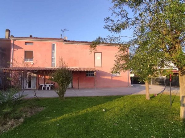 casa indipendente in vendita a Polesine Zibello