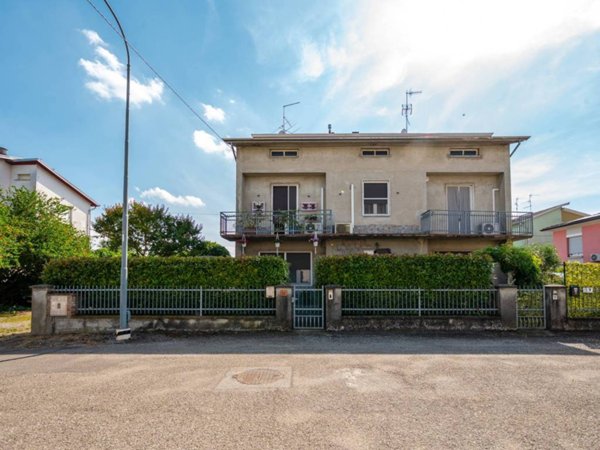 casa indipendente in vendita a Polesine Zibello in zona Zibello