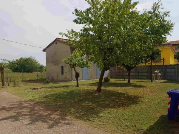 casa indipendente in vendita a Polesine Zibello