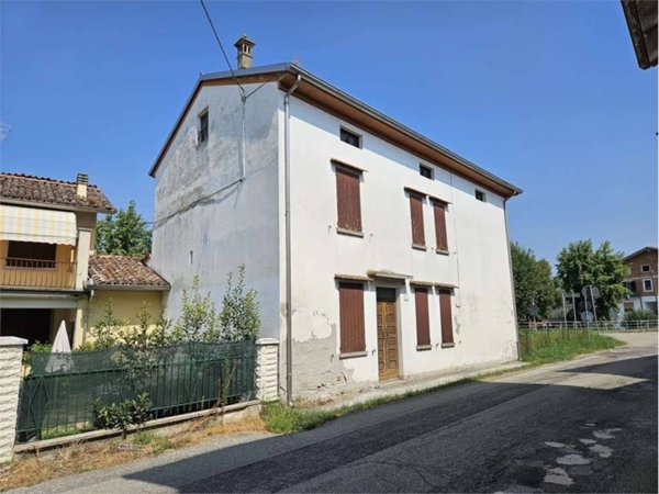 casa semindipendente in vendita a Polesine Zibello in zona Santa Croce