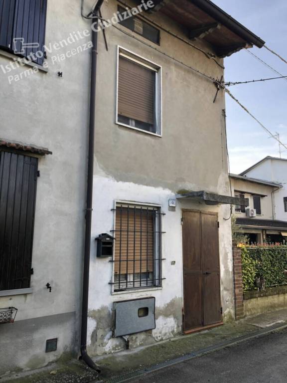 casa indipendente in vendita a Polesine Zibello